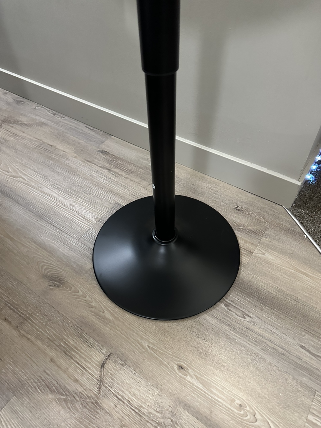 Brand-New HOOBRO Height-Adjustable Round Bar Table - photo 4