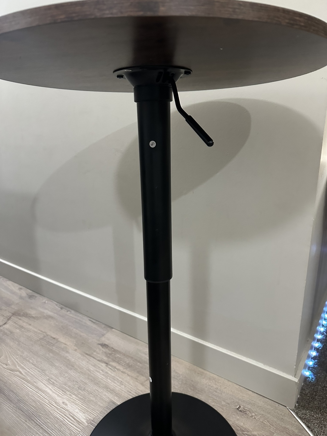 Brand-New HOOBRO Height-Adjustable Round Bar Table - photo 3