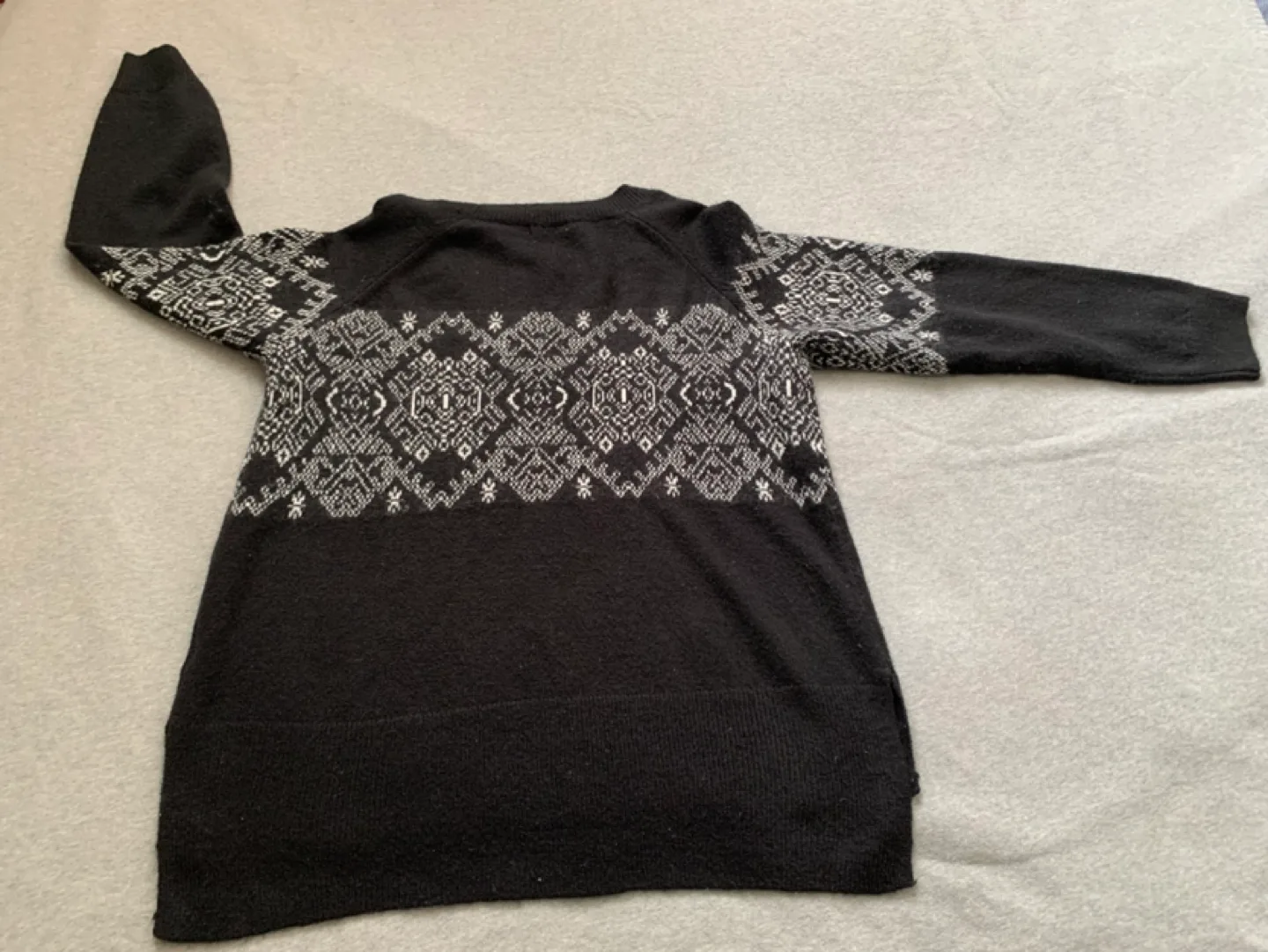 Reitmans Black and White Fair Isle Sweater - Size XL image indicator(2)