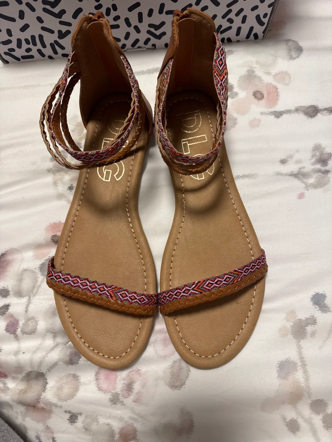 DL&G Betsy Tan Sandals - Size 9 image indicator(3)
