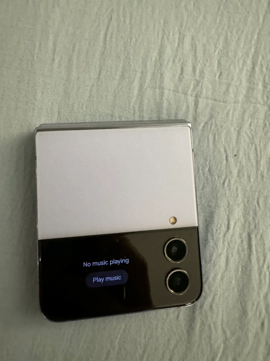 Samsung Galaxy Z Flip 4 - Blue image indicator(4)