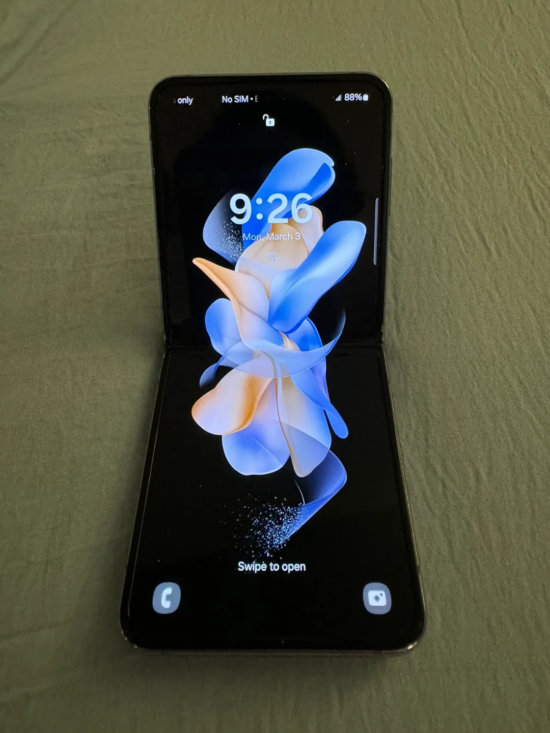 Samsung Galaxy Z Flip 4 - Blue image indicator(2)