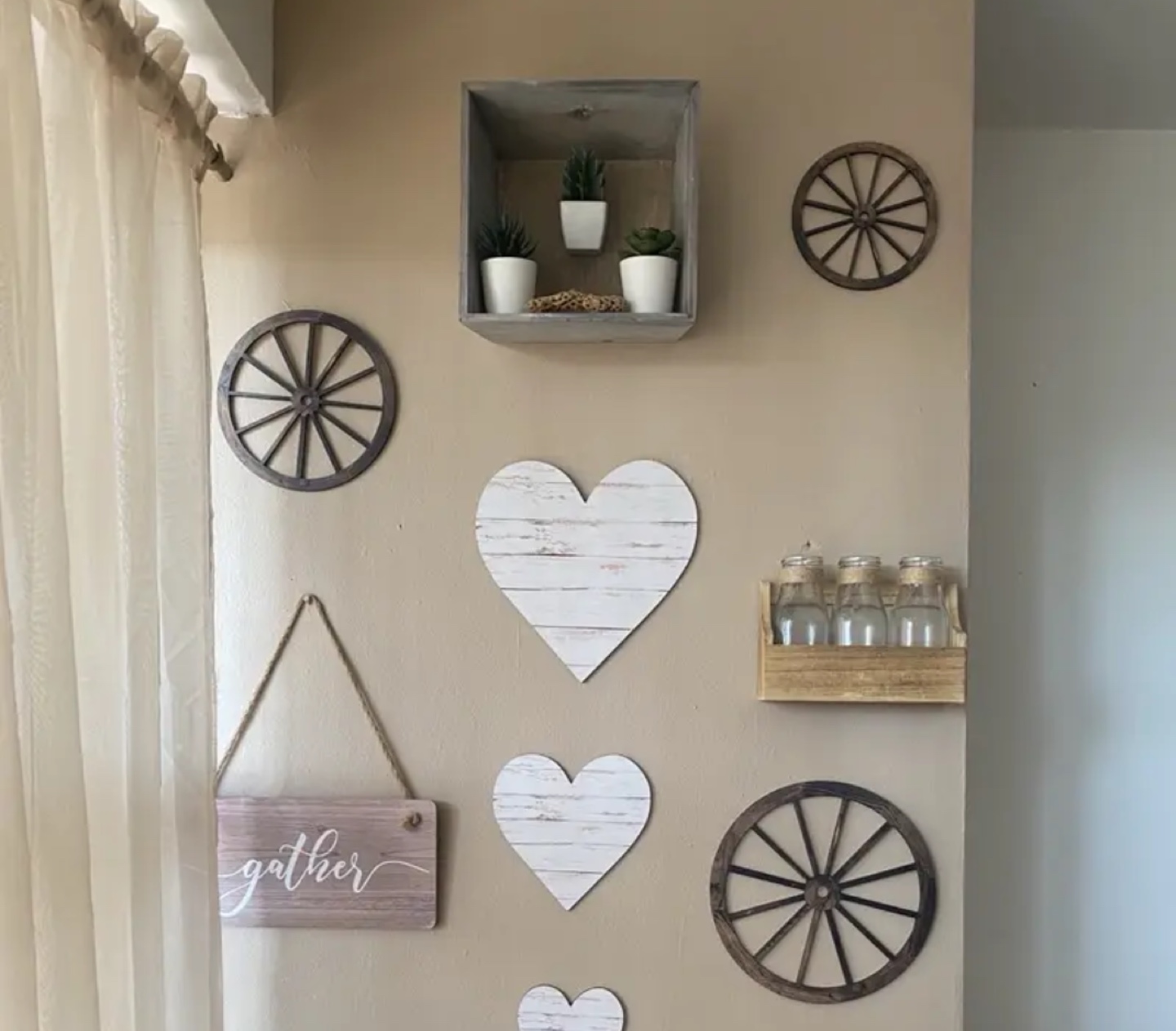 Set of three wooden wagon wheel wall hangings - photo 2
