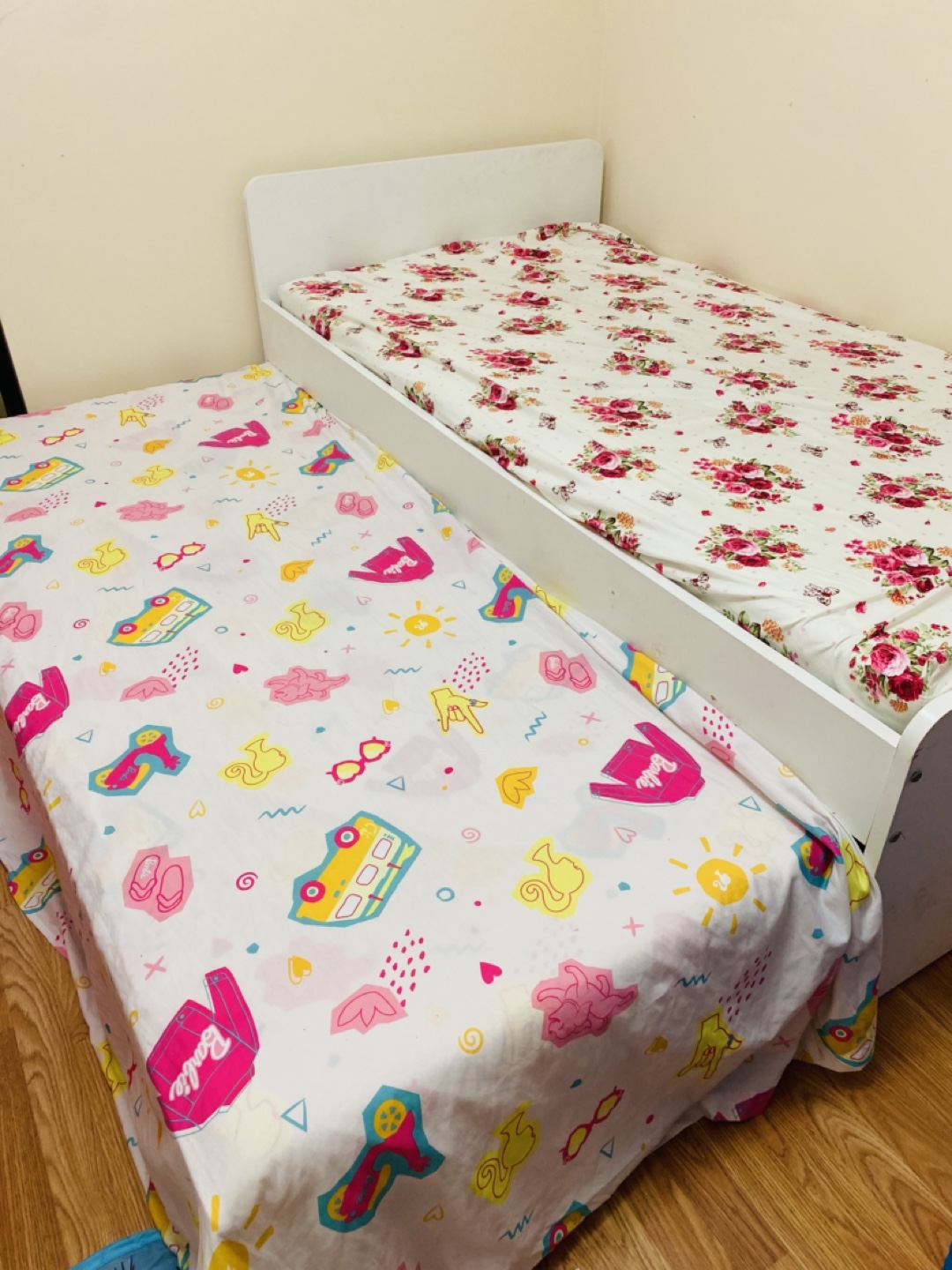 Twin-size trundle bed with two drawers