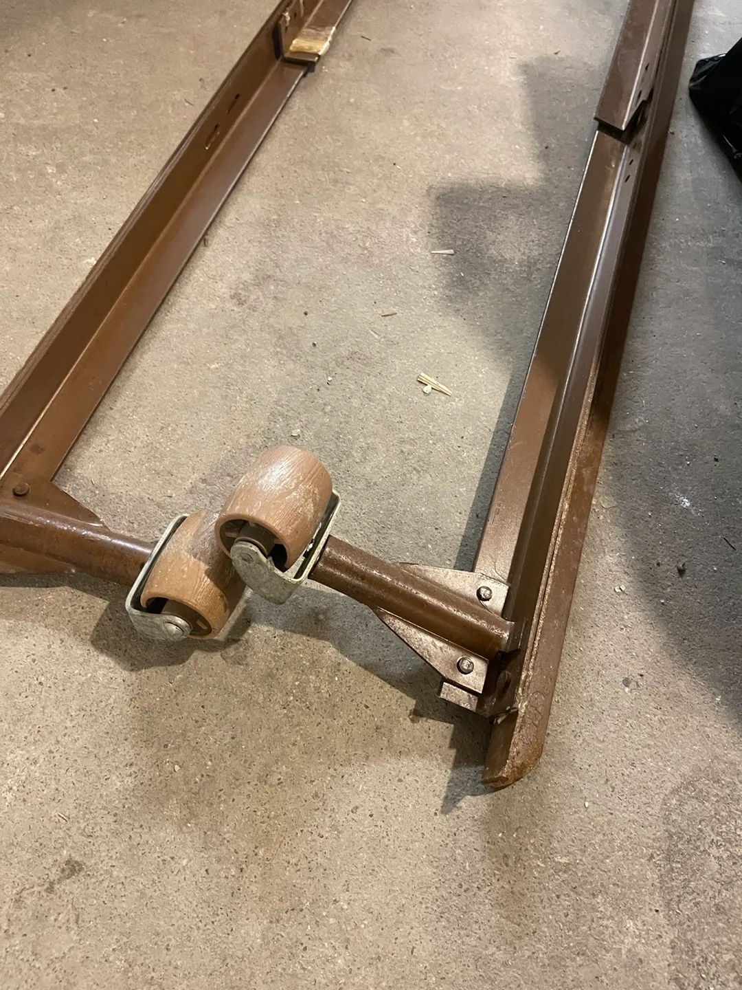 Vintage Metal Bed Frame Rollers image indicator(2)
