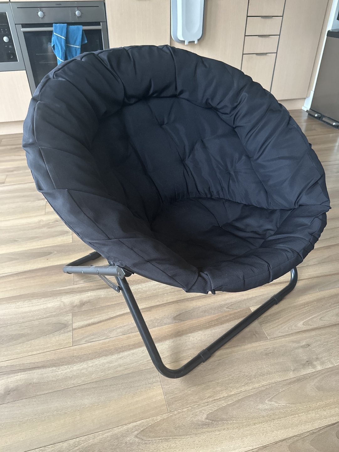 Black Round Foldable Chair
