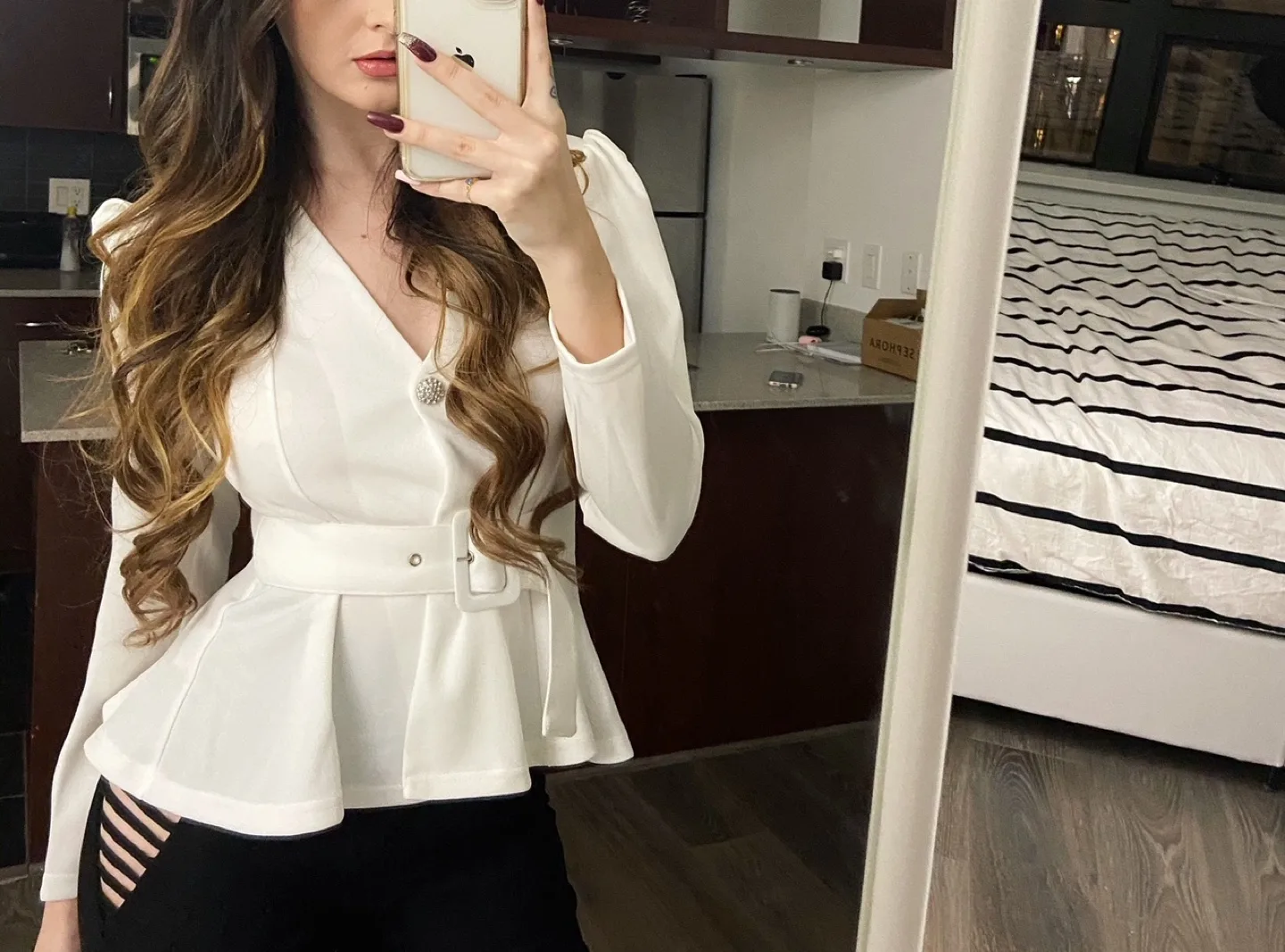 White Two-Piece Suit Set with Rhinestone Buttons image indicator(2)