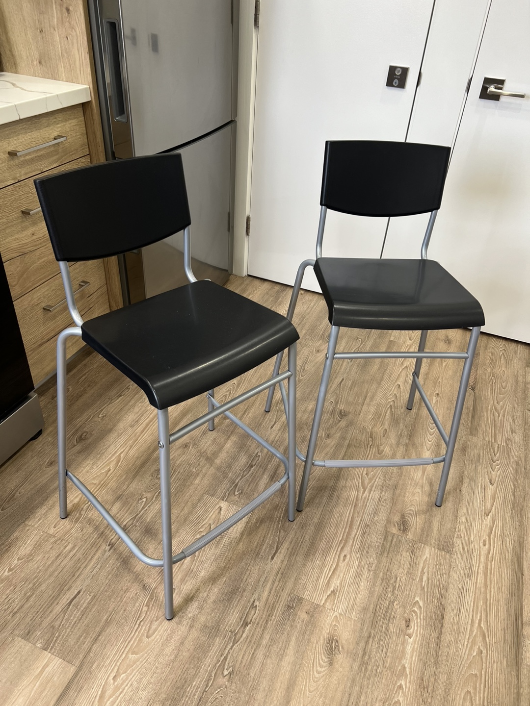 Pair of Black and Silver Kitchen Stools - photo 2