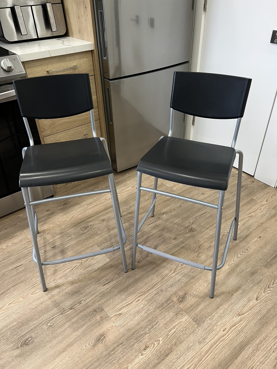 Pair of Black and Silver Kitchen Stools - photo 3