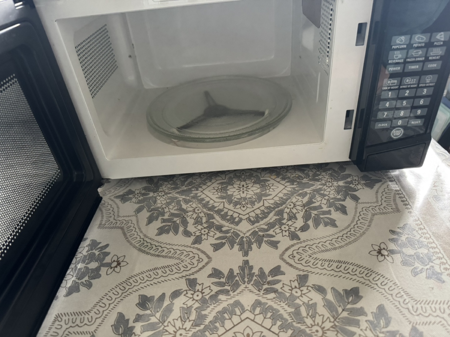 RCA RMW773-BLACK Microwave Oven - photo 2