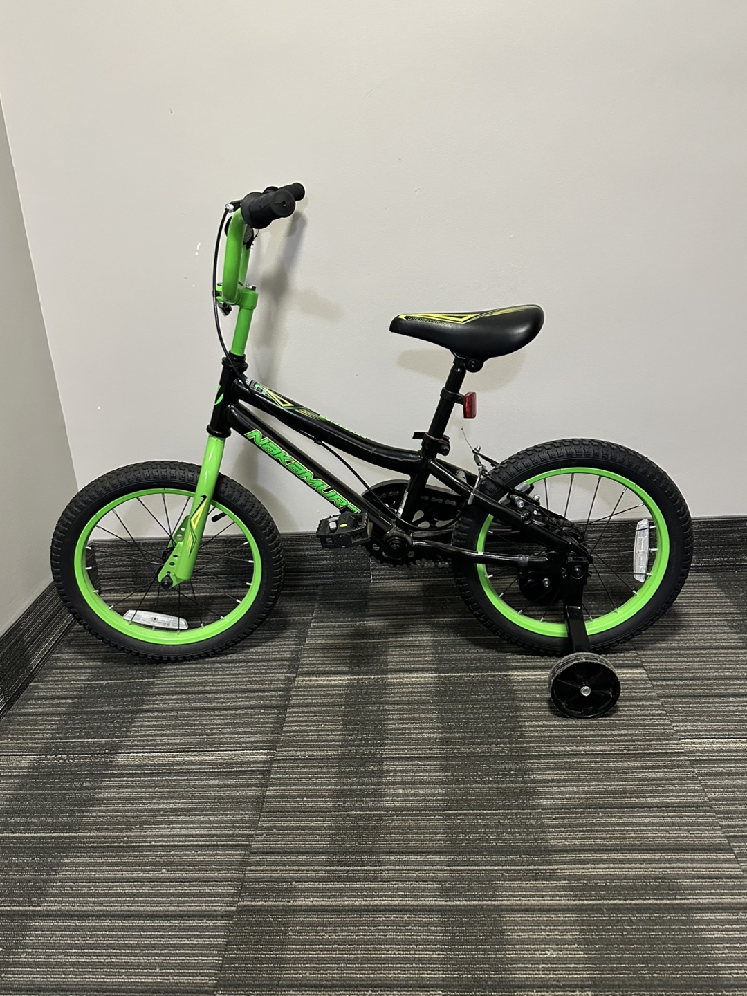 Nakamura 16" Kids Bike with Training Wheels - photo 3