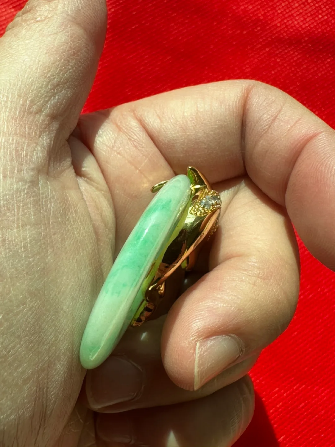 Jade and Gold Dolphin Pendant image indicator(5)