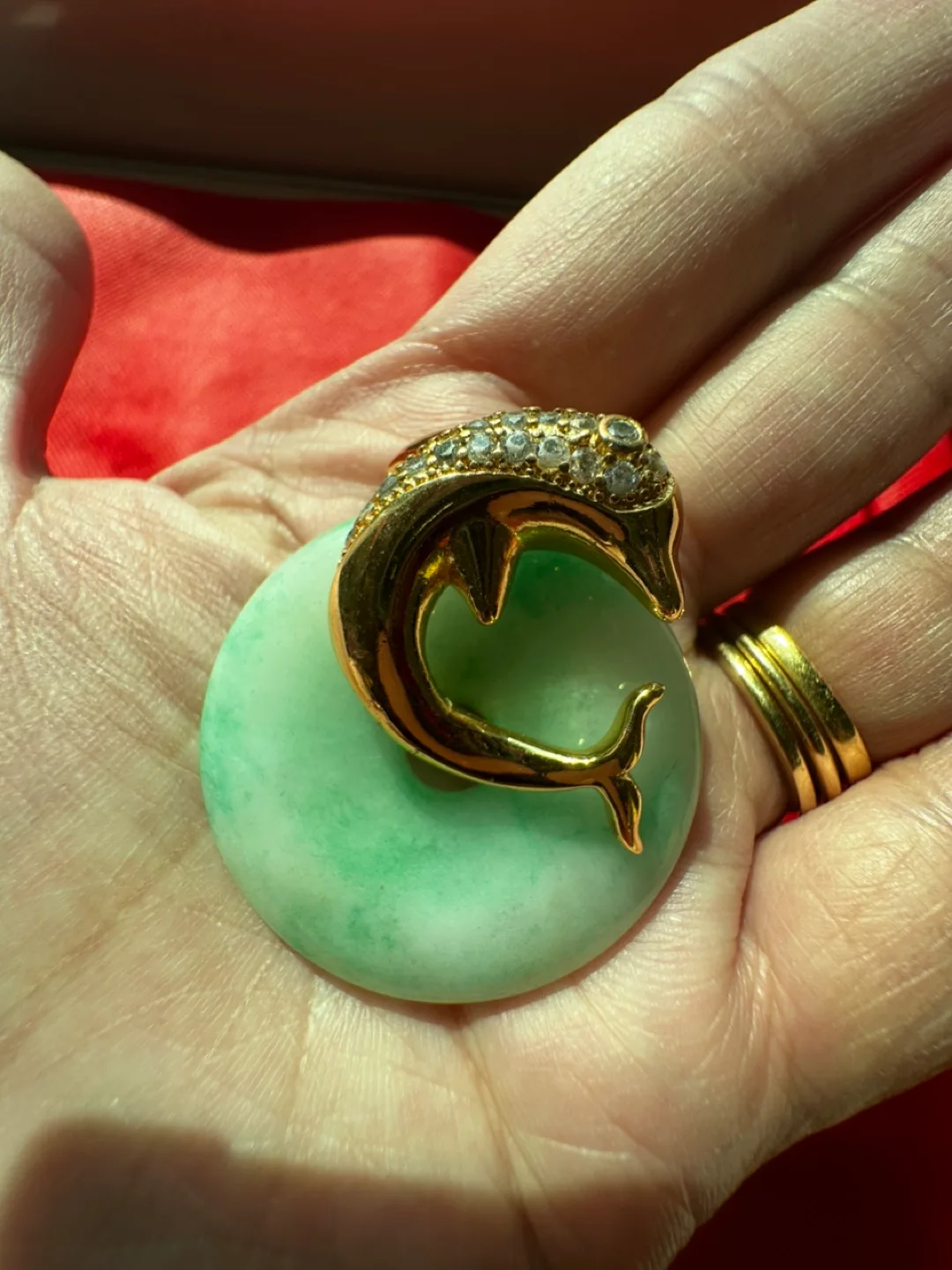 Jade and Gold Dolphin Pendant image indicator(6)
