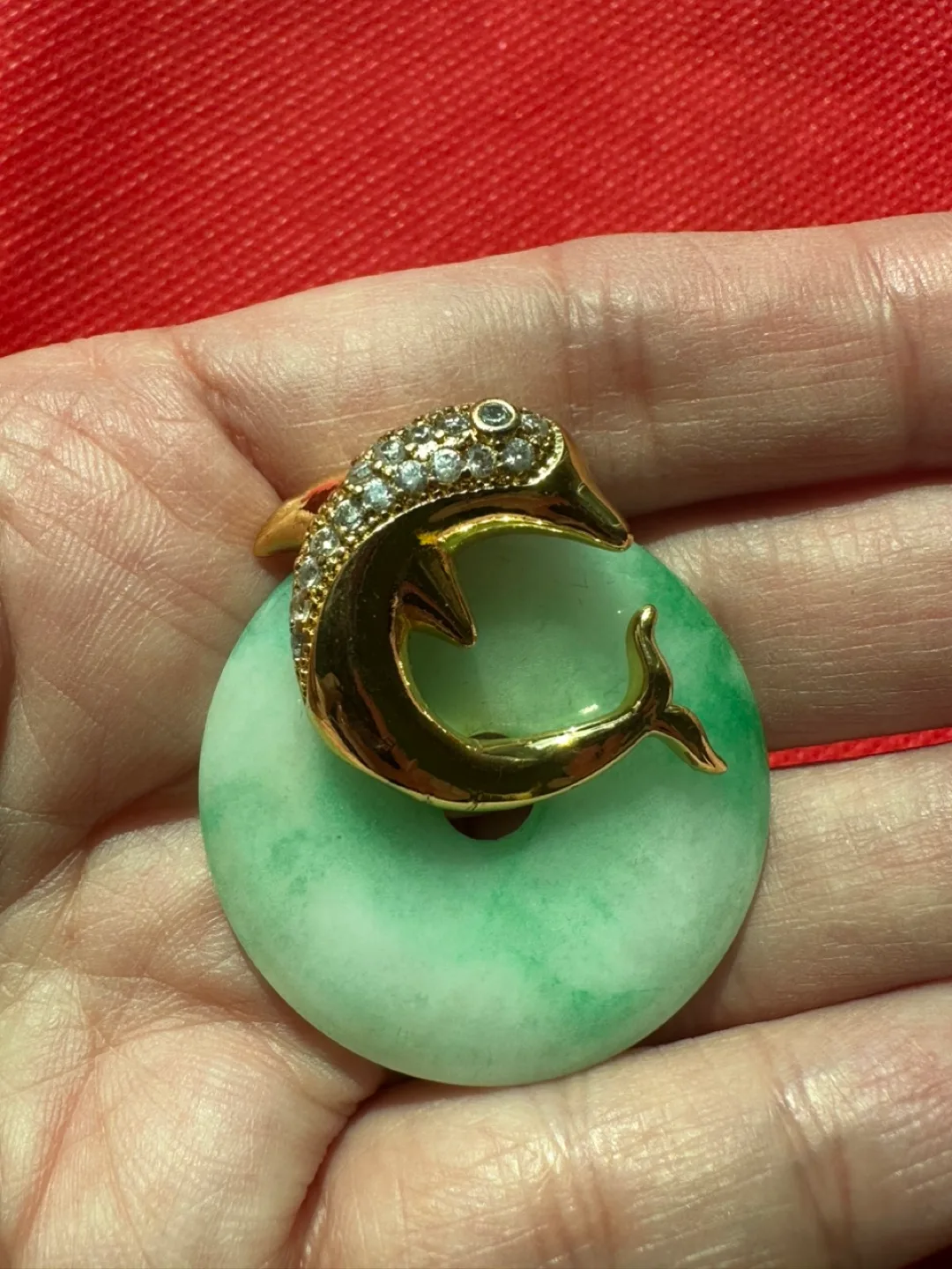 Jade and Gold Dolphin Pendant image indicator(2)