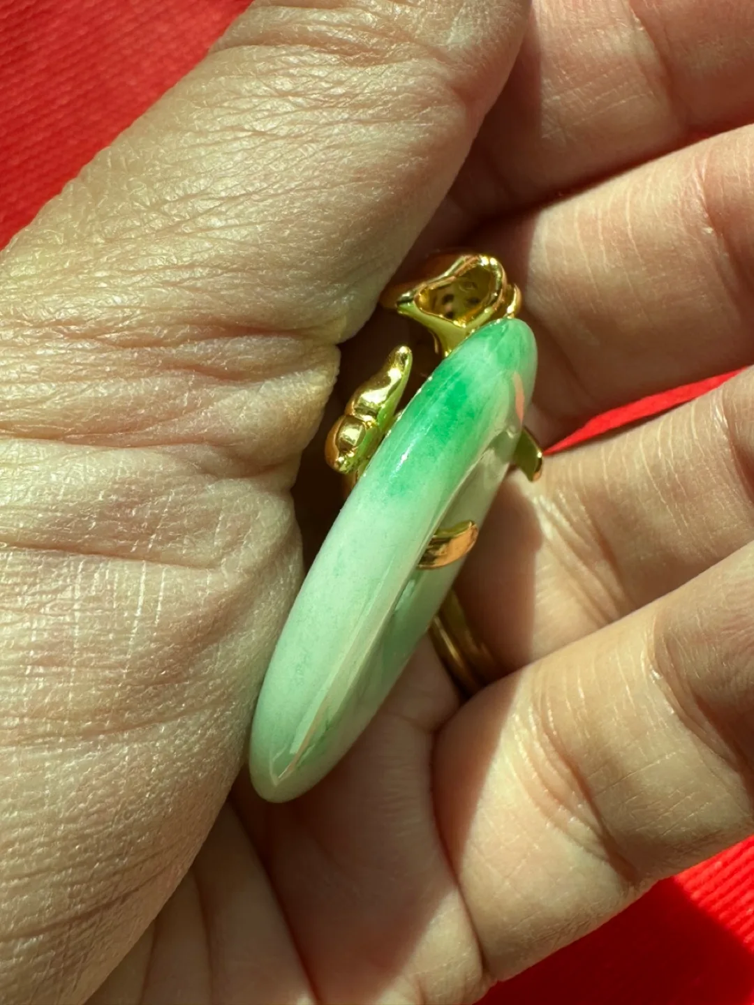 Jade and Gold Dolphin Pendant image indicator(4)