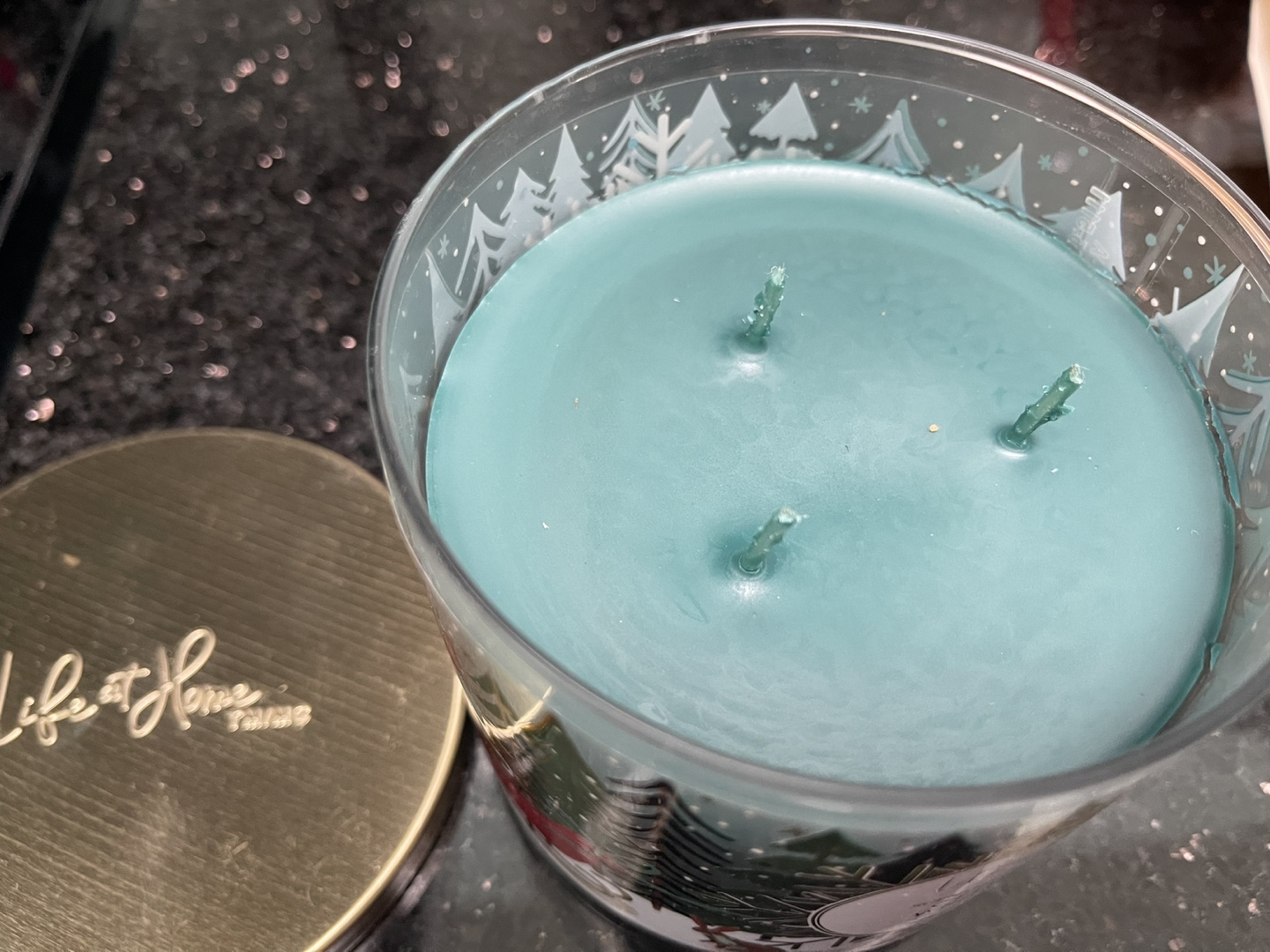 Life at Home Cedar Wreath Scented Candle - photo 2