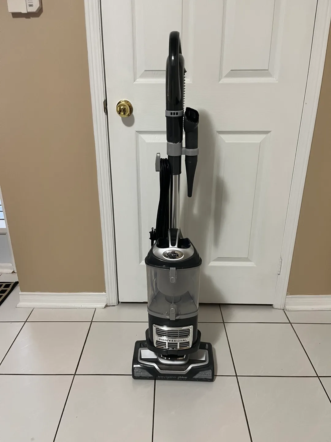 Shark Navigator Lift-Away Professional Upright Vacuum Cleaner thumbnail