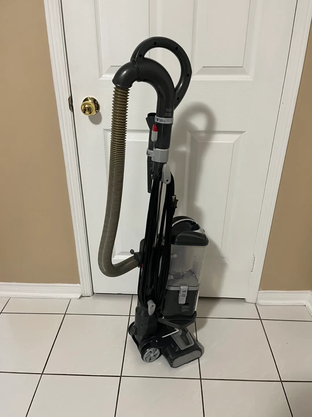 Shark Navigator Lift-Away Professional Upright Vacuum Cleaner image indicator(4)