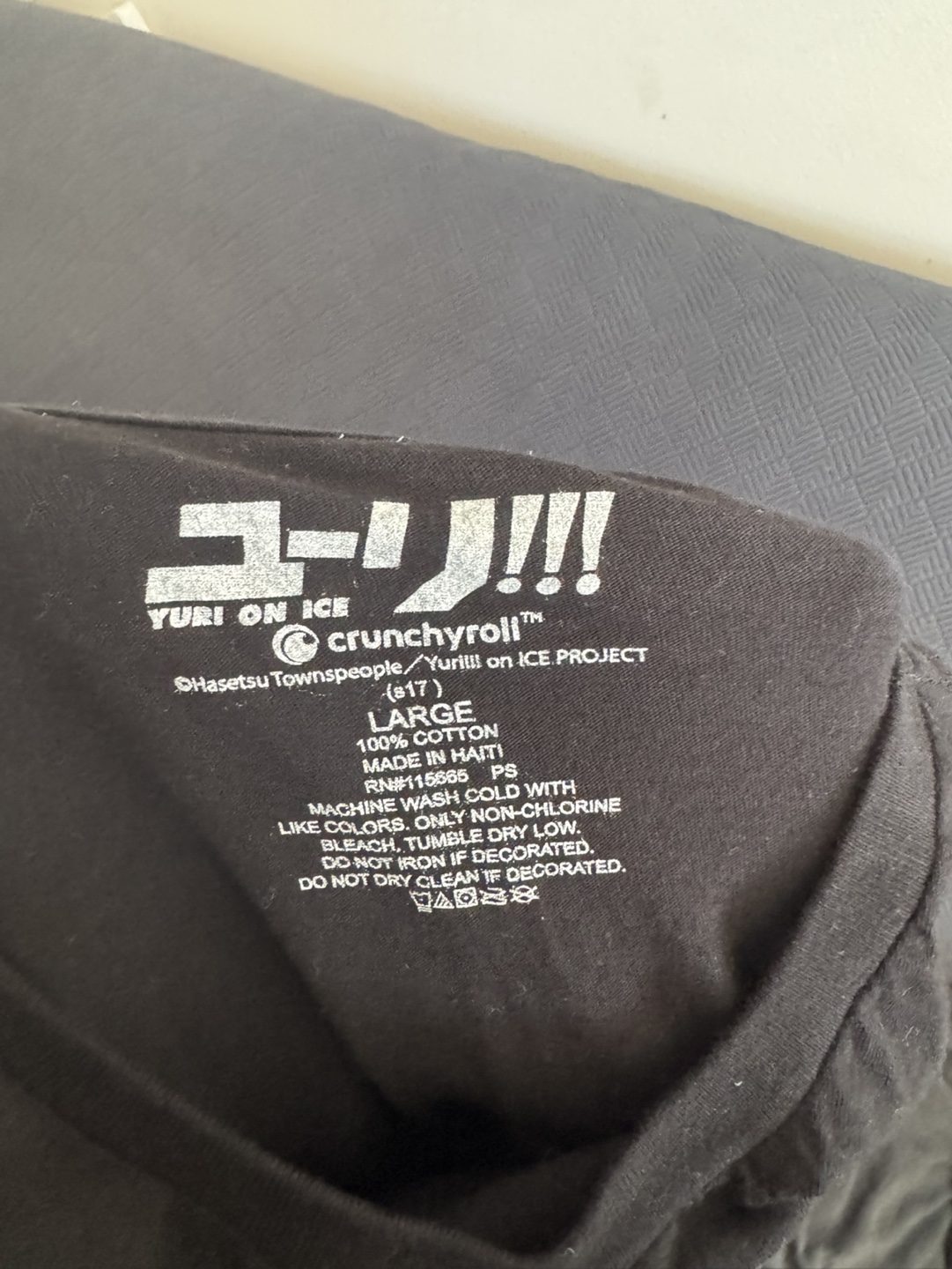 Yuri!!! on Ice Makkachin Crunchyroll T-Shirt - Size Large - photo 3