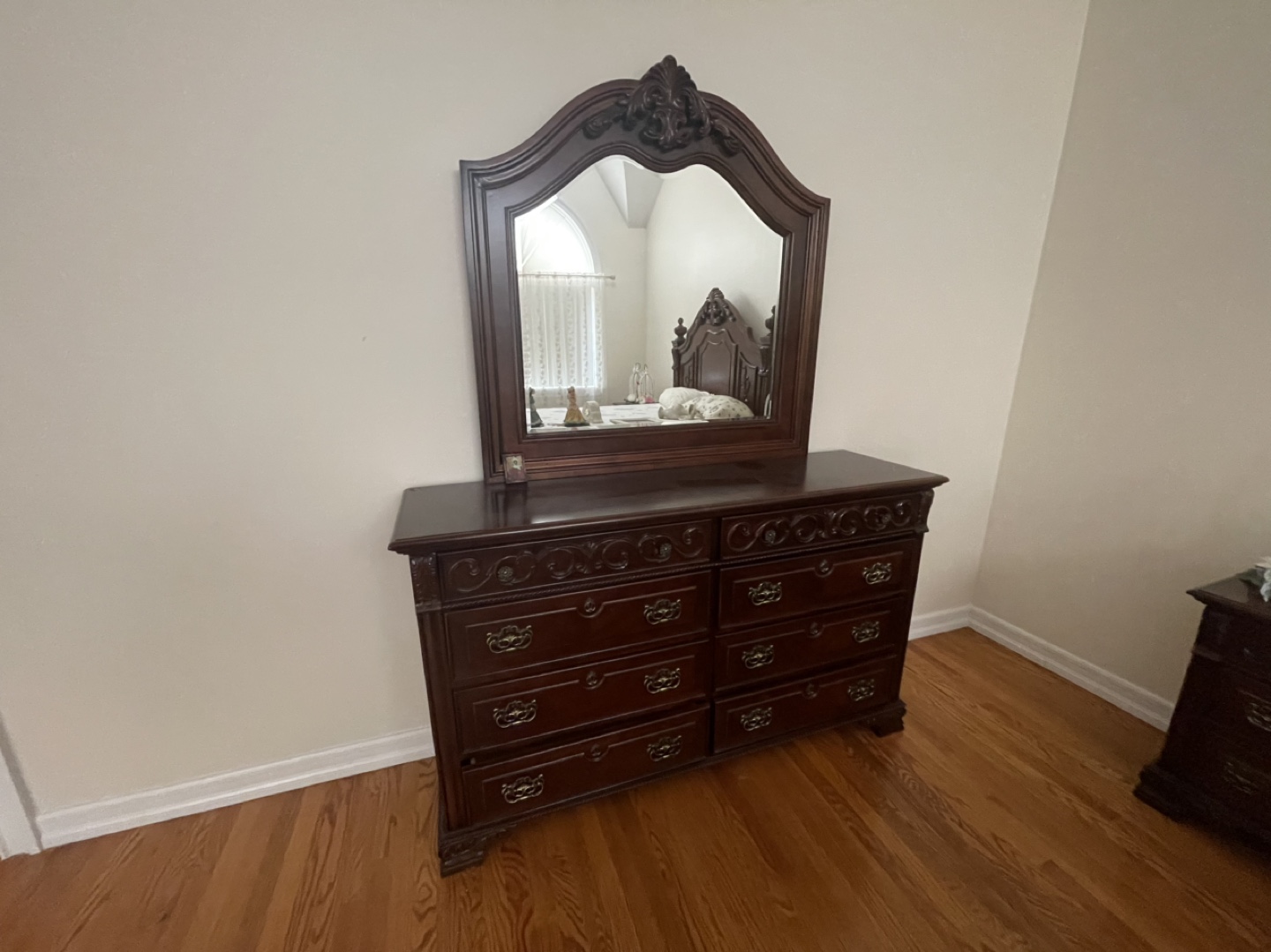 Gorgeous Cherry Wood Bedroom Set - Queen Size - photo 2
