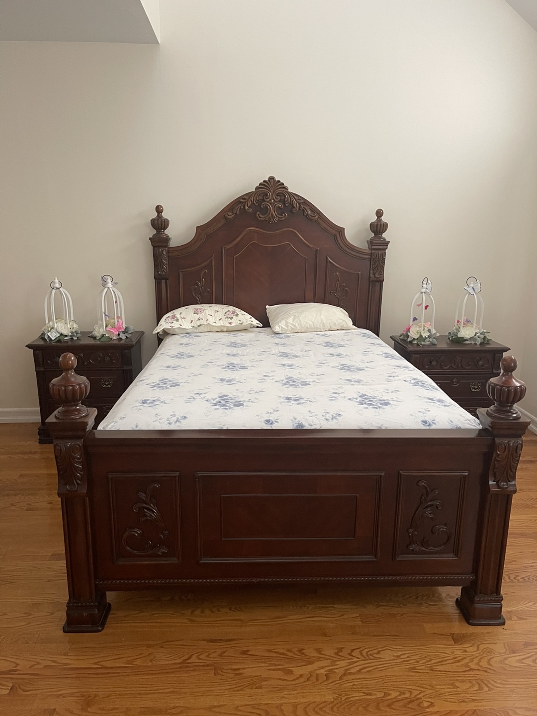 Gorgeous Cherry Wood Bedroom Set - Queen Size
