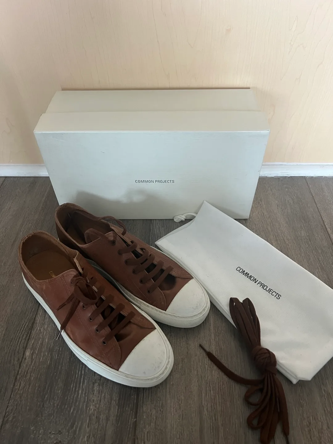 Common Projects Shell Toe Low Tan Leather Sneakers - Size 40 image indicator(2)