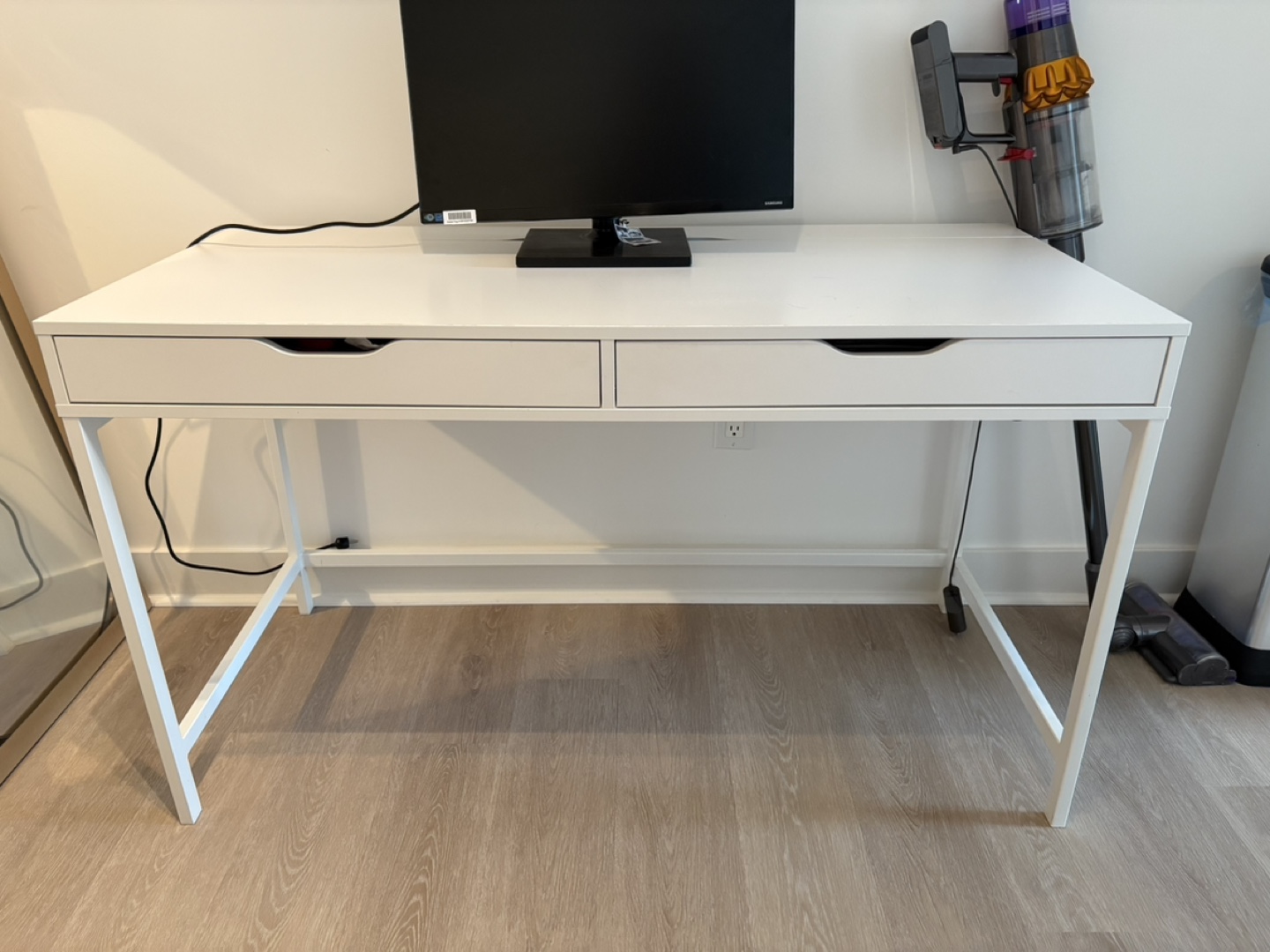 IKEA White Desk - Moving Sale - photo 2