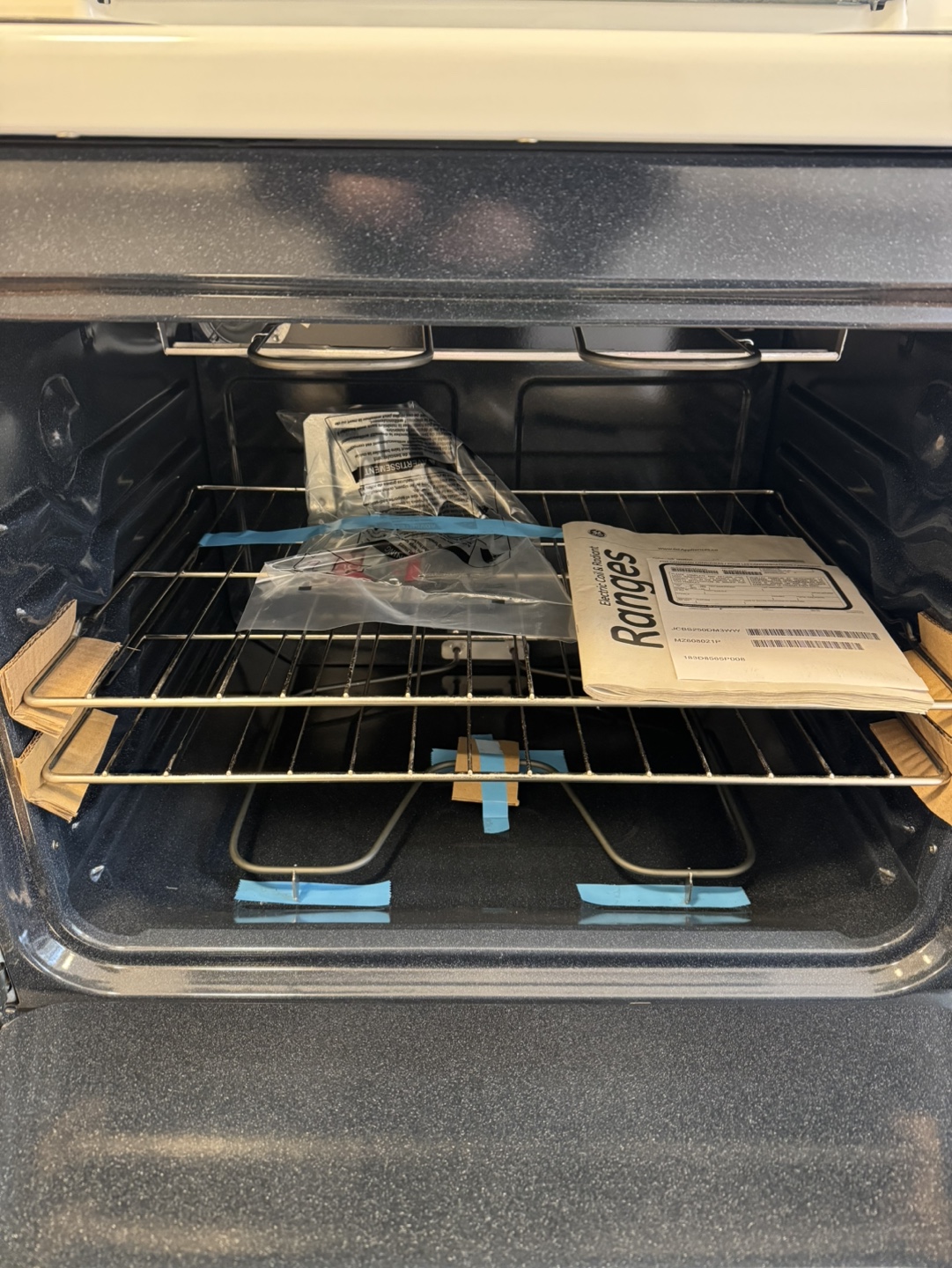 Brand New GE Electric Range + Hood Vent - photo 3