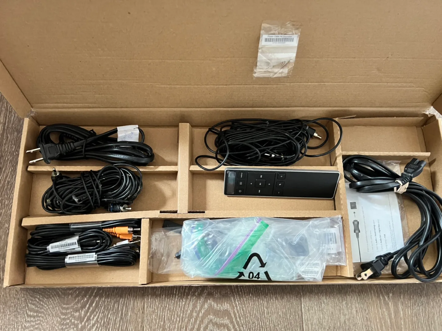 VIZIO 36" 5.1 SmartCast Sound Bar with Chromecast Built-in image indicator(7)