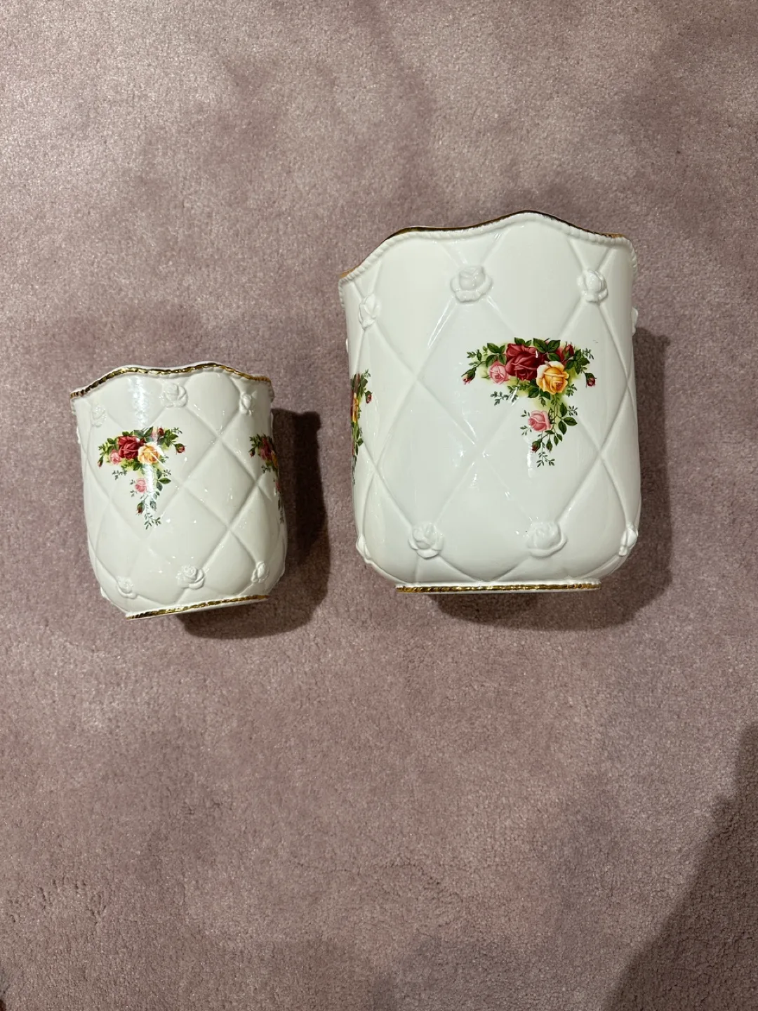 Royal Albert Old Country Roses Ceramic Planters - Set of Two image indicator(2)