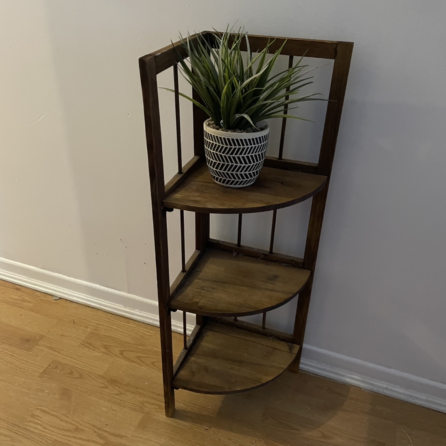 Corner stand