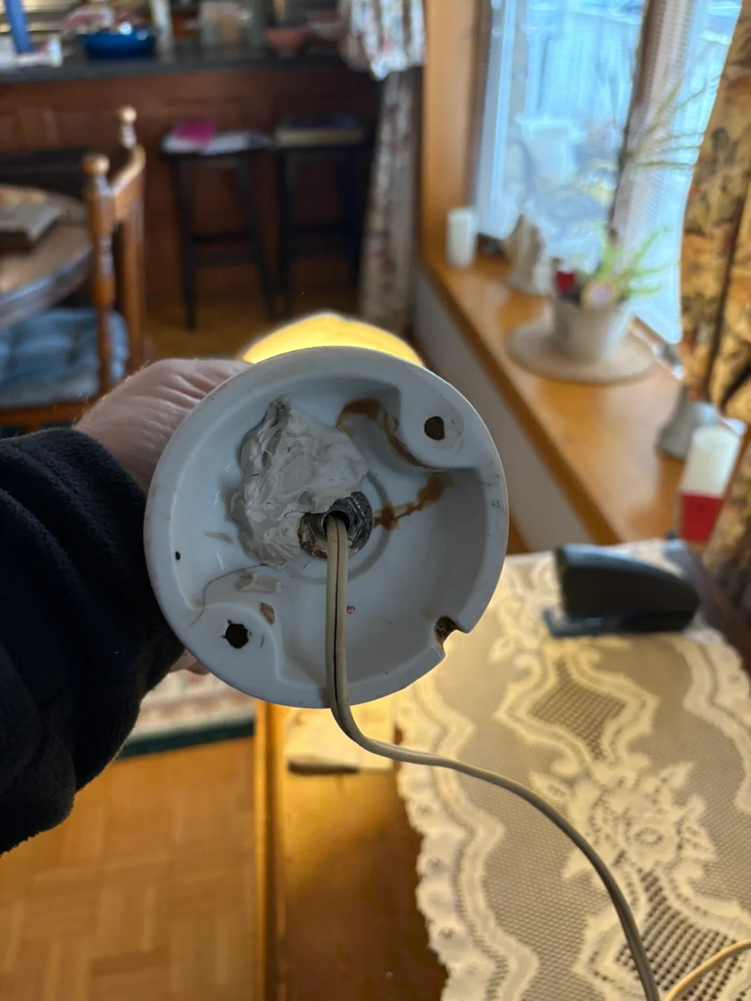 Vintage Porcelain Table Lamp with Girl Figurine image indicator(5)