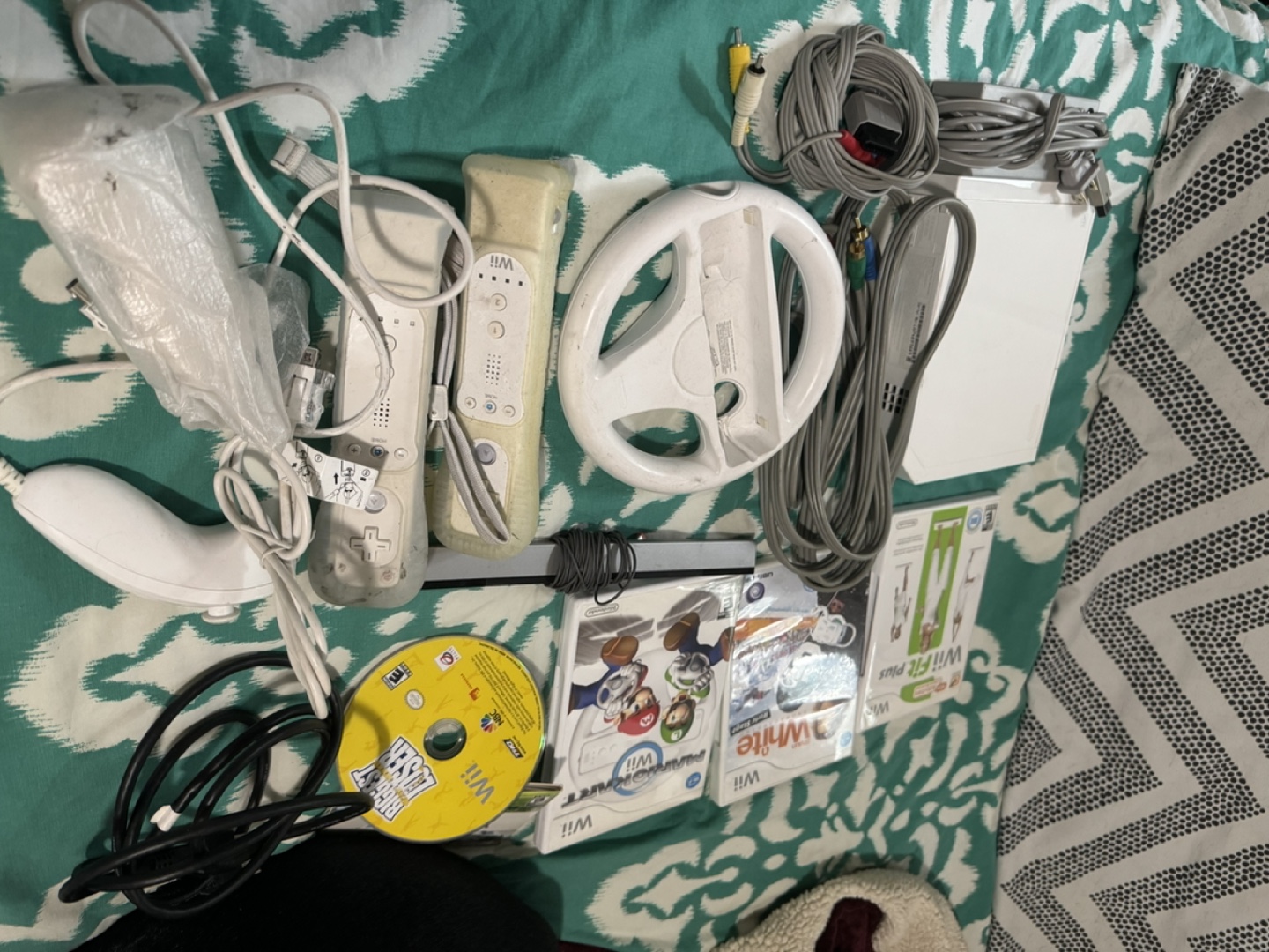Wii Console Bundle with Games and Accessories - photo 3