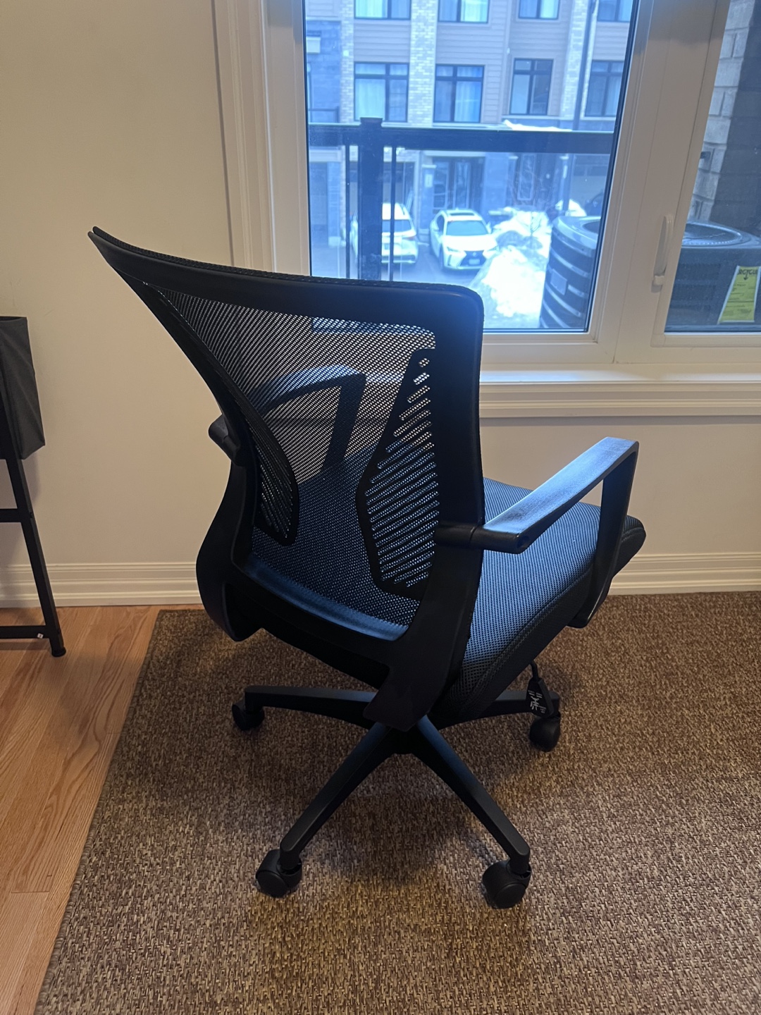 Black Mesh Office Chair - photo 2
