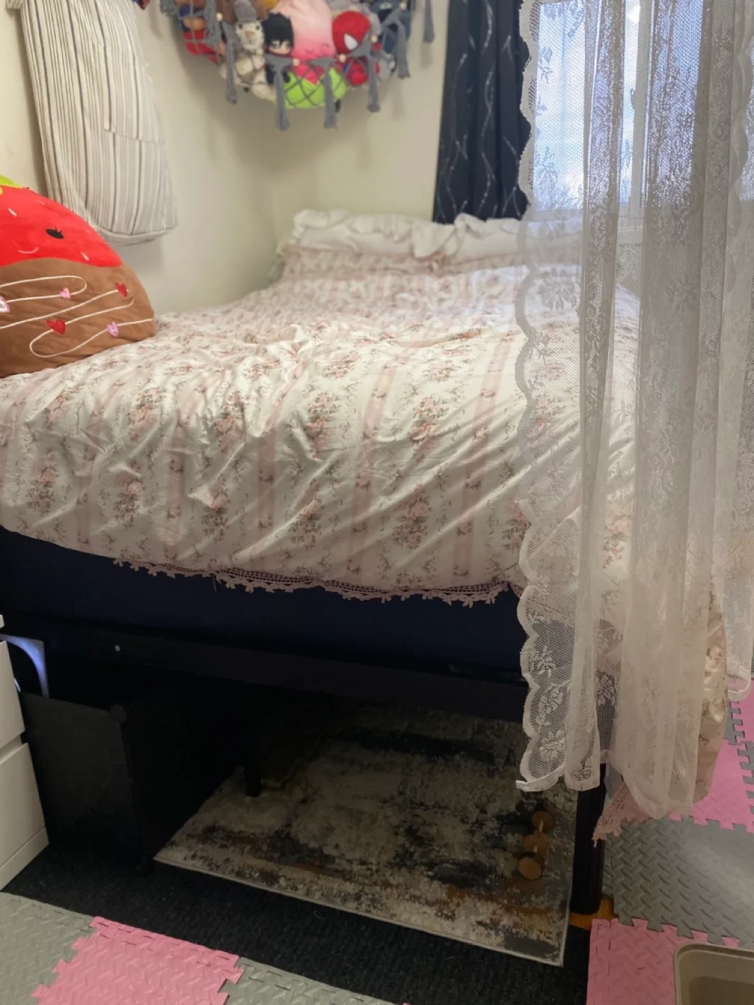 18 In. Queen Metal Bed Frame image indicator(2)