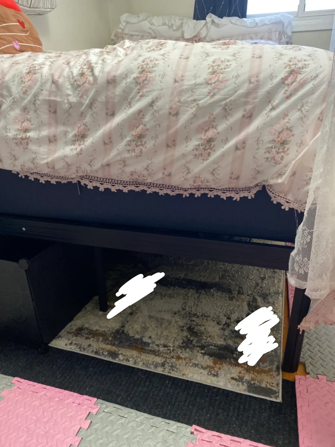 18 In. Queen Metal Bed Frame image indicator(3)