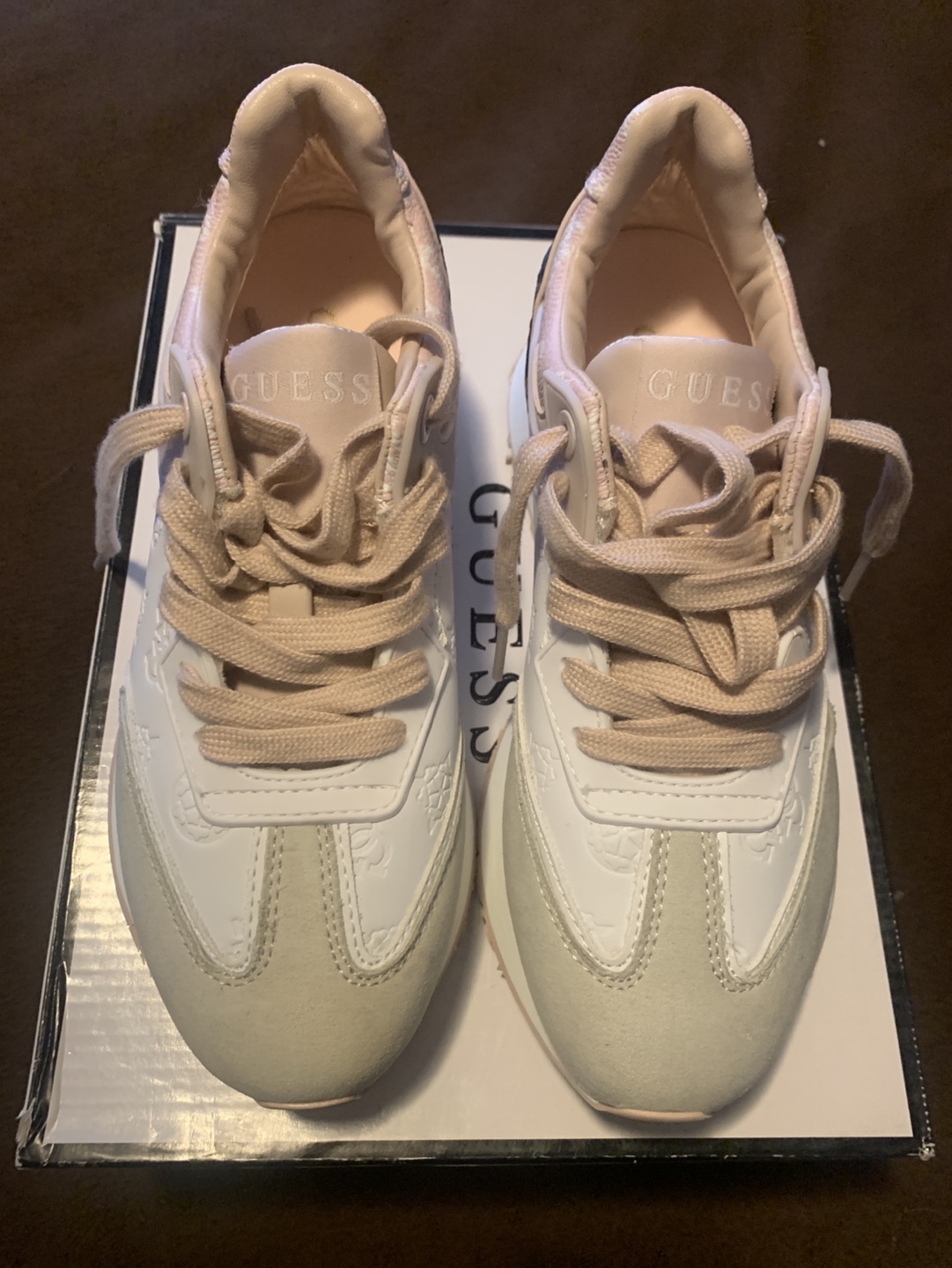 NEW IN BOX NEW Guess sneakers in size US 6 - photo 2