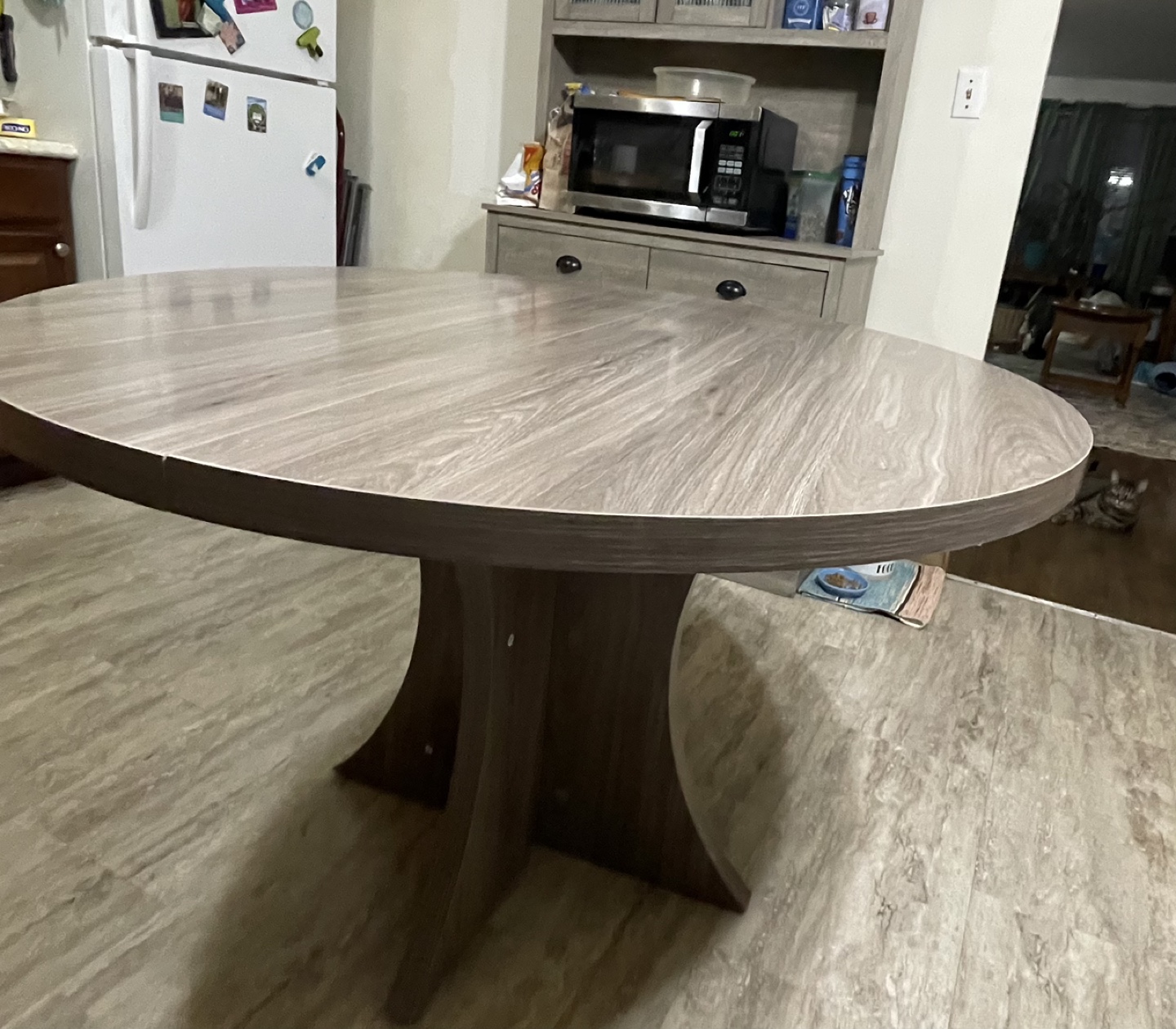 Round Dining Table - photo 3