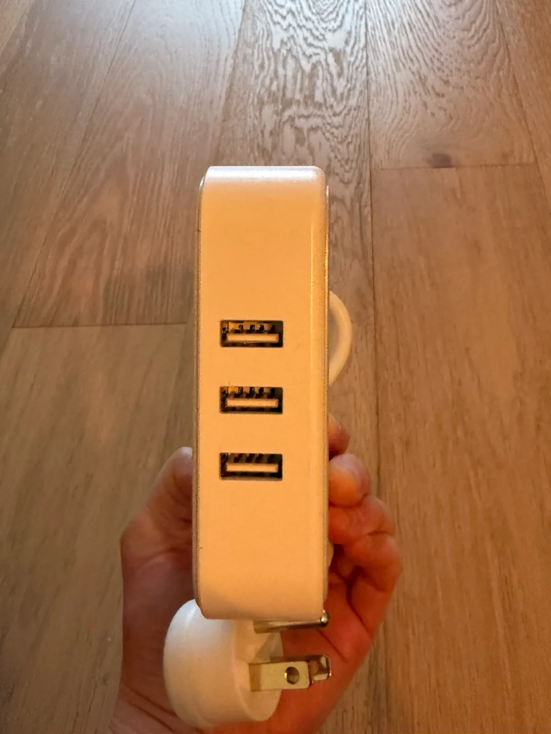 TESSAN 4-Outlet Surge Protector with 3 USB Ports image indicator(4)