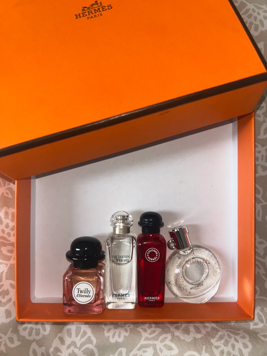 Limited Edition Hermès Mini Fragrance Discovery Set image indicator(2)