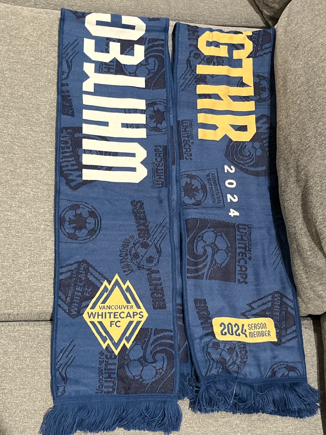 FREE vancouver whitecaps scarves image indicator(2)