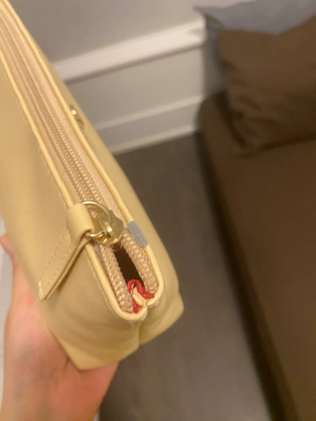 Bvlgari Beige cosmetic bag image indicator(5)