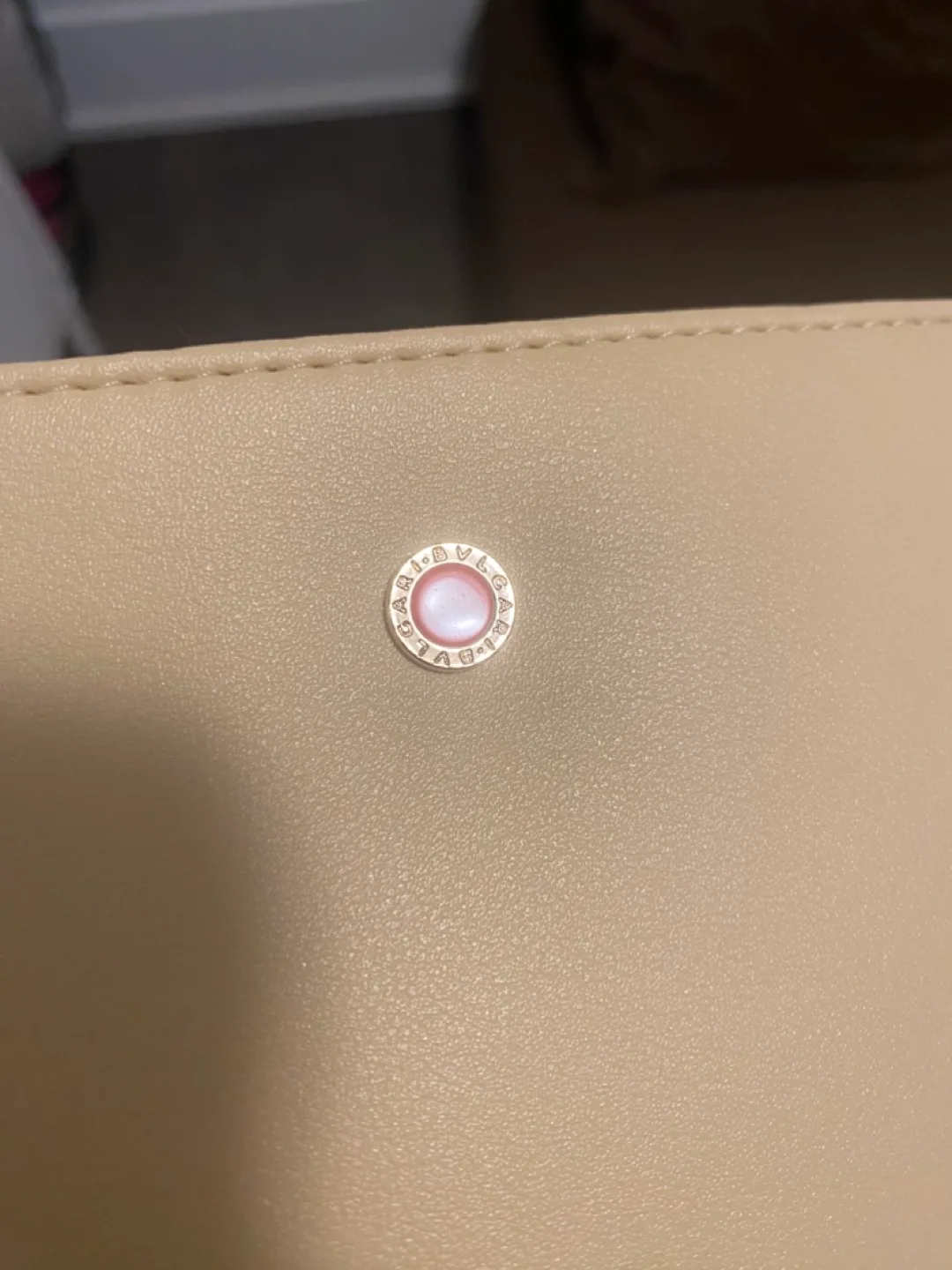Bvlgari Beige cosmetic bag image indicator(4)