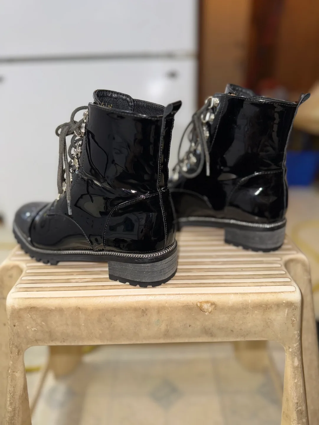 SHEIN Black Patent Leather Lace-Up Boots image indicator(4)