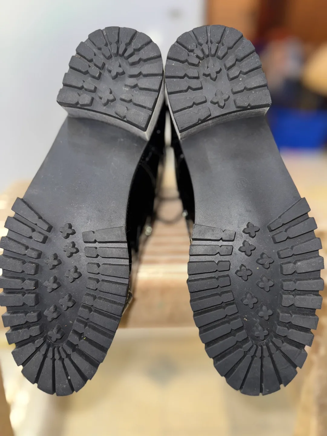 SHEIN Black Patent Leather Lace-Up Boots image indicator(5)