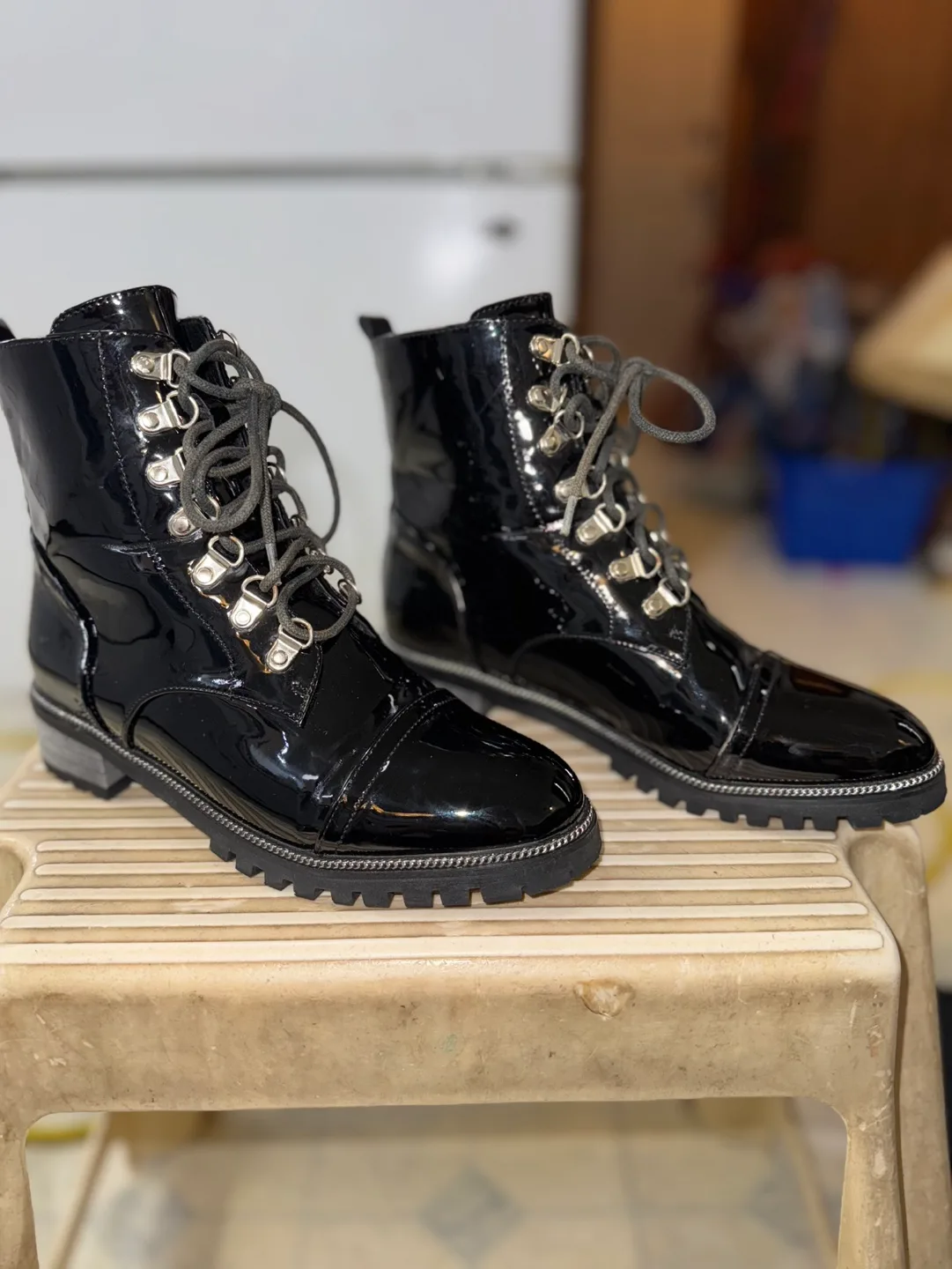 SHEIN Black Patent Leather Lace-Up Boots image indicator(2)