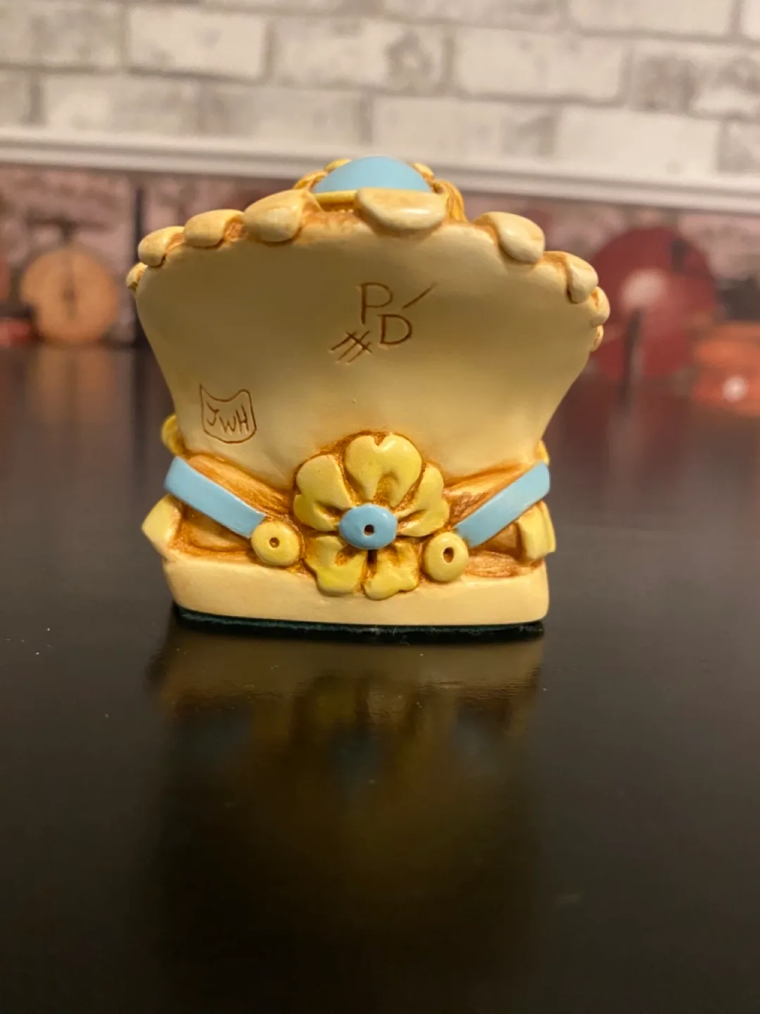 NEW! Pendelifin Rabbit Collectable Figurine! image indicator(6)