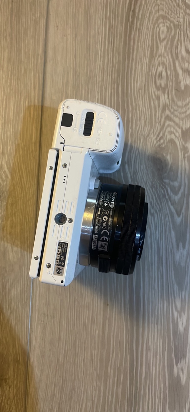 Sony a6000 White Camera with Lens - photo 3