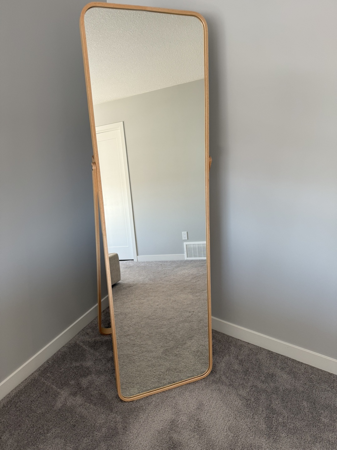 Standing mirror