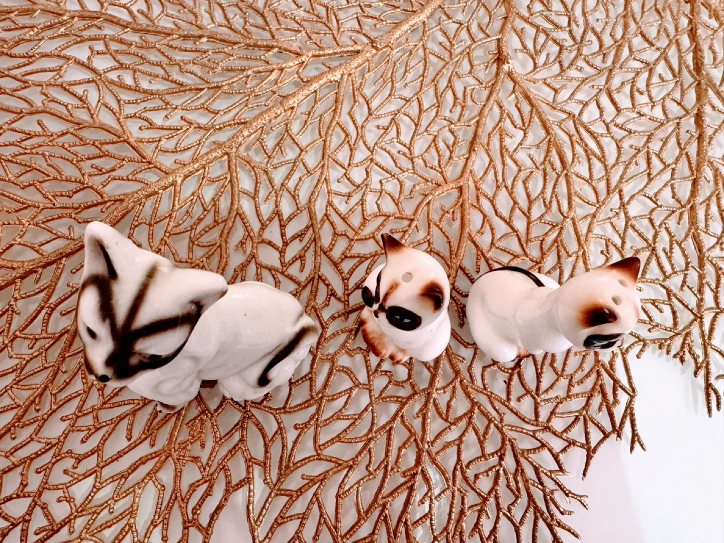 A Set of 3 Vintage Siamese Cat Figurines n Shakers, Chocolate image indicator(5)